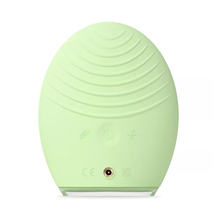 Foreo_Luna_4_Facial_Cleansing_Firming_Device_for_Combination_Skin / GREEN