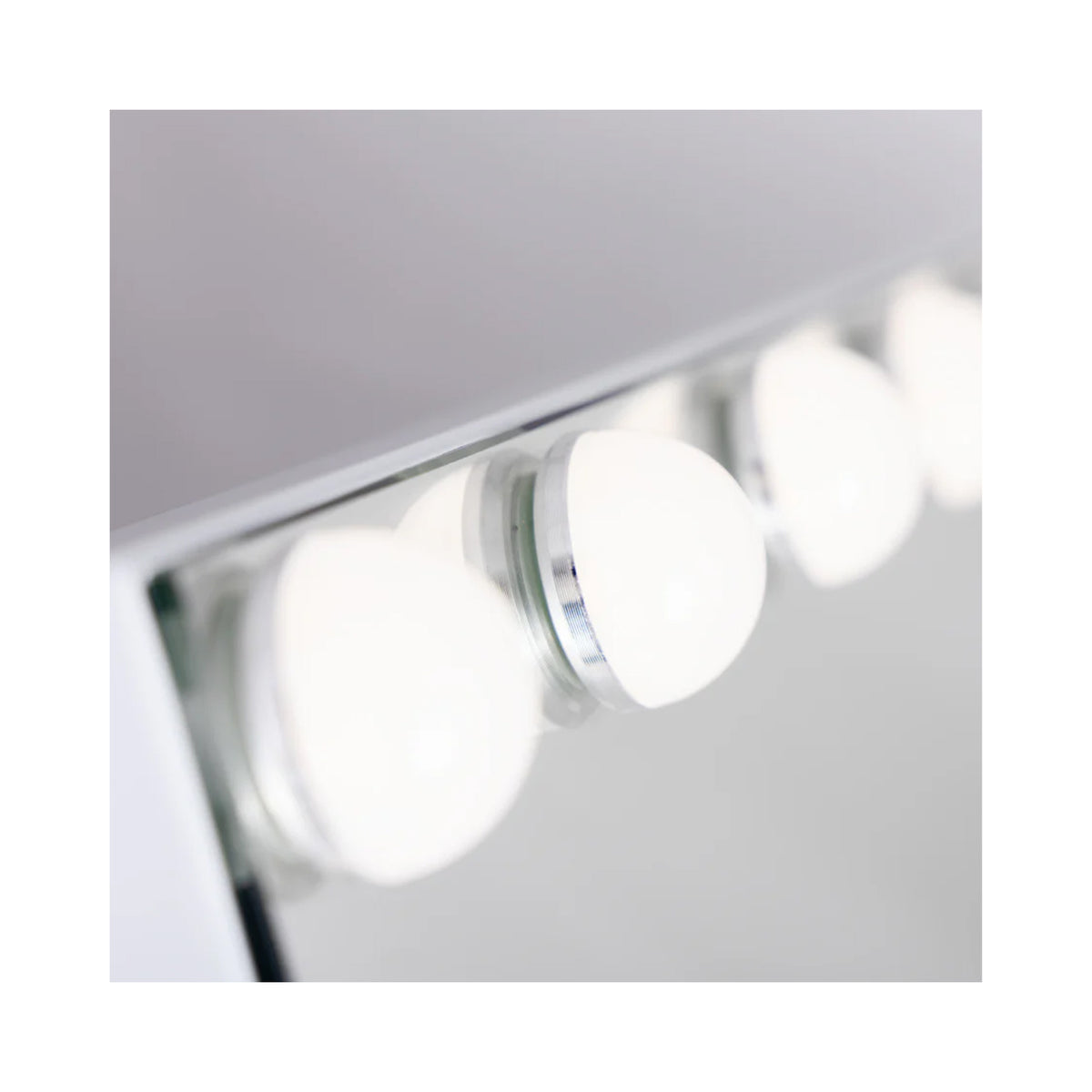 Zadro 15 Led Light Bulb Horizontal Hollywood Makeup Mirror 25" x 20” / White