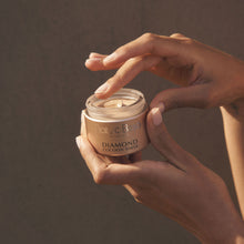 Natura Bisse Diamond Cocoon Sheer Cream / 1.7OZ