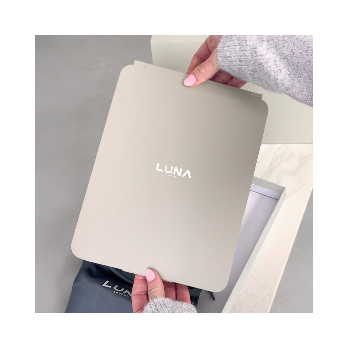 LUNA London ECLIPSE Rechargeable LED Travel Mirror with 3 Light Modes / SOFT STONE, image 46179660923030