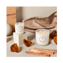 Voluspa_Maison_Blanc_Large_Jar_Candle_suede_blanc_18_oz / Suede Blanc