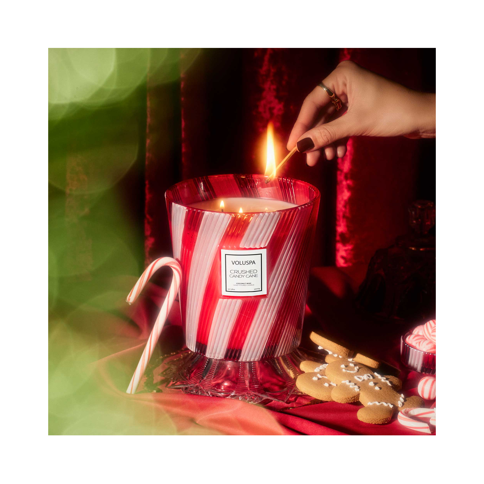 Voluspa Holiday - Crushed Candy Cane 3 Wick Hearth / 3 Wick Hearth