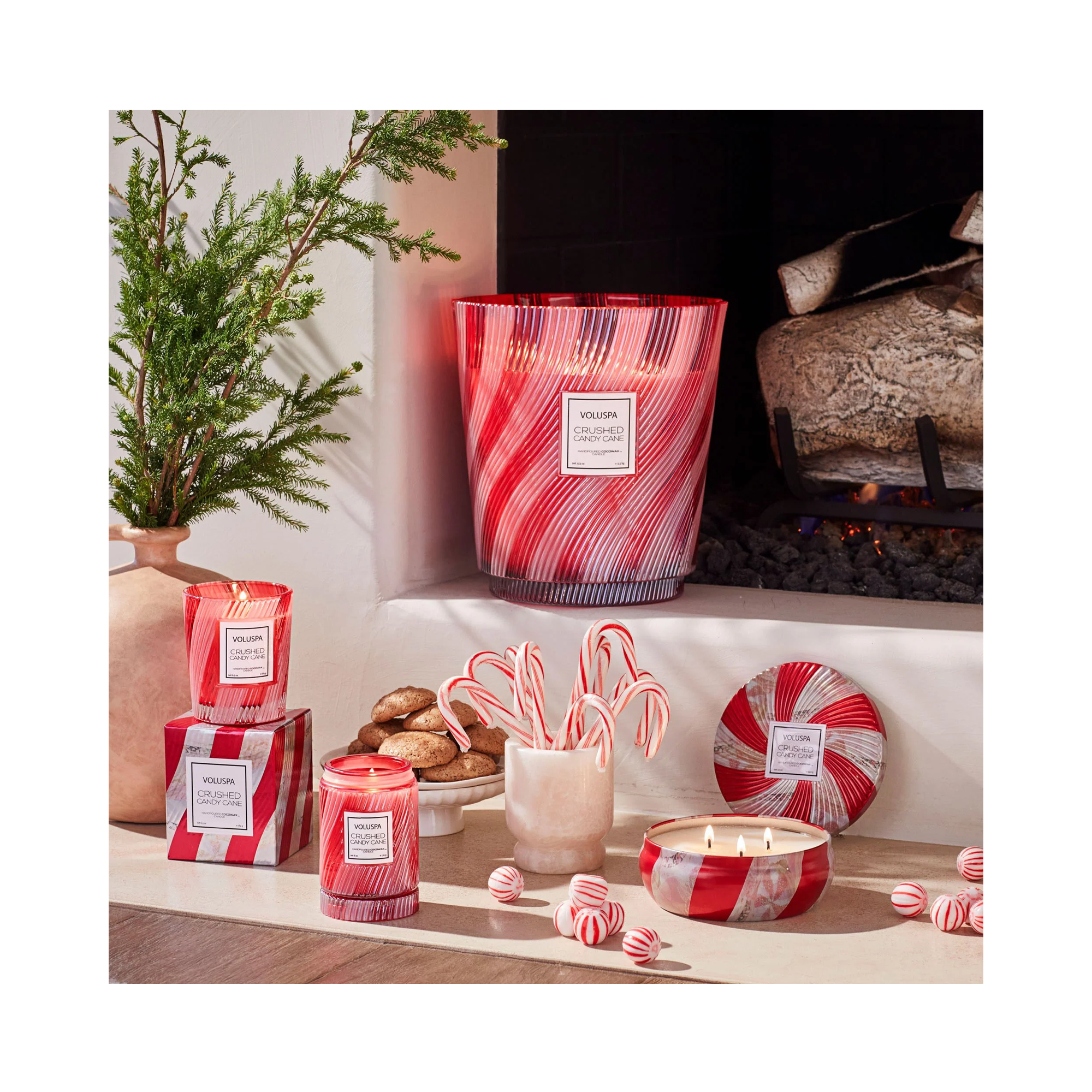 Voluspa Holiday - Crushed Candy Cane 5 Wick Hearth / 5 Wick Hearth