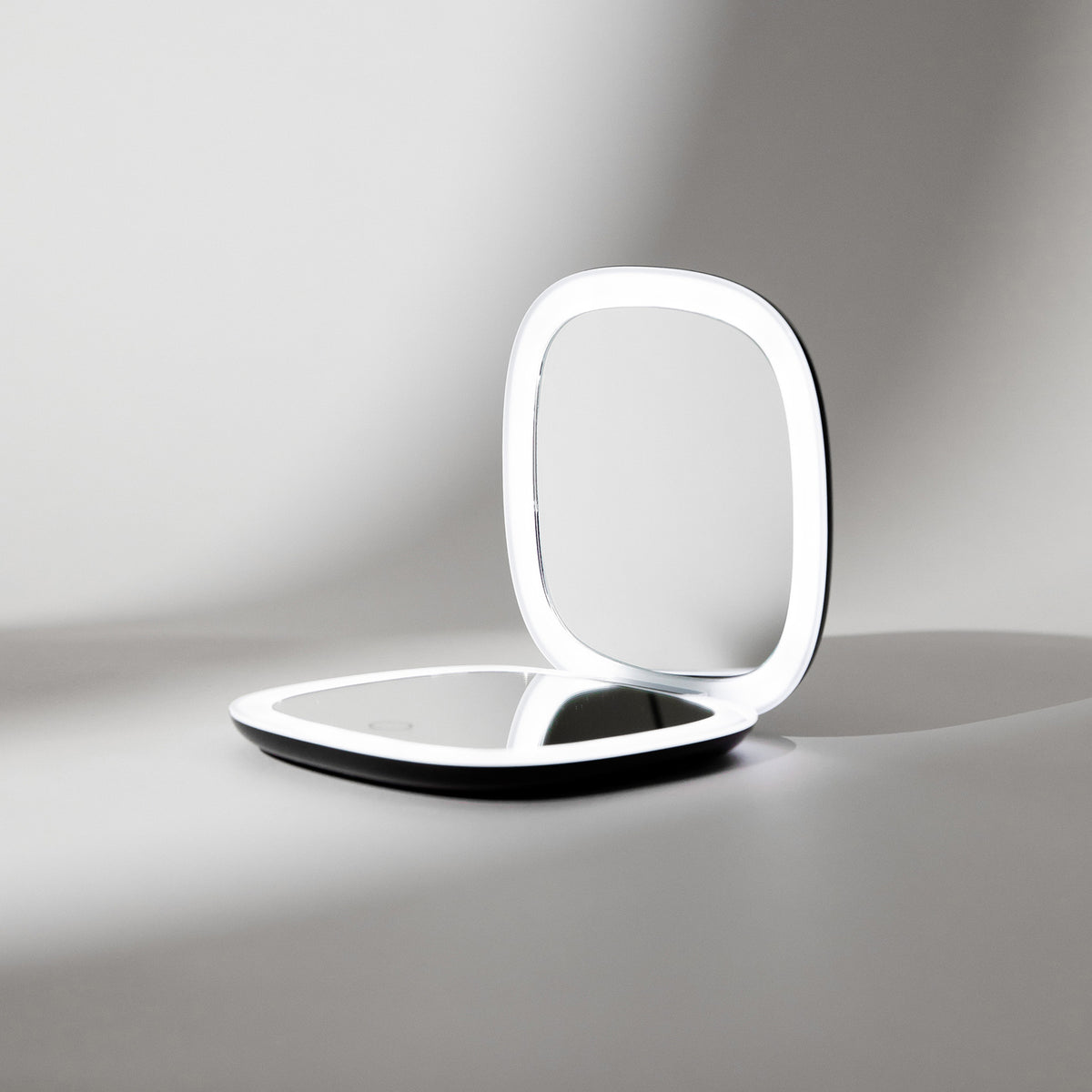 Vanity Planet Moda | Mini Light Up Makeup Mirror - Black / BLACK, image 27158645145750
