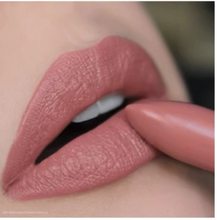 Youngblood Mineral Crème Lipstick / BARELY NUDE / SWATCH